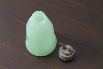 アンティーク雑貨　昭和初期　ウランミルクガラス　調味料入れ(キッチン雑貨)(R-037844)