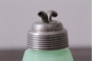 アンティーク雑貨　昭和初期　ウランミルクガラス　調味料入れ(キッチン雑貨)(R-037844)