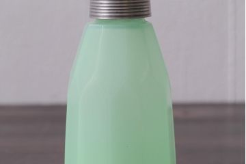 アンティーク雑貨　昭和初期　ウランミルクガラス　調味料入れ(キッチン雑貨)(R-037844)