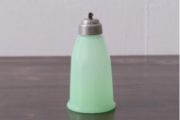 アンティーク雑貨　昭和初期　ウランミルクガラス　調味料入れ(キッチン雑貨)(R-037844)