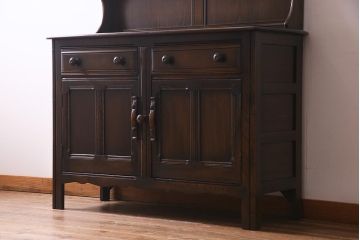 ヴィンテージ家具　イギリスビンテージ　ERCOL(アーコール)　Old Colonial(オールドコロニアル)　ニレ材　気品と風格が漂うカップボード(食器棚、飾り棚、オープンラック、収納棚)(R-037854)