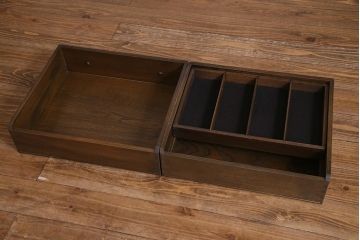 ヴィンテージ家具　イギリスビンテージ　ERCOL(アーコール)　Old Colonial(オールドコロニアル)　ニレ材　気品と風格が漂うカップボード(食器棚、飾り棚、オープンラック、収納棚)(R-037854)