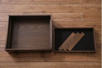ヴィンテージ家具　イギリスビンテージ　ERCOL(アーコール)　Old Colonial(オールドコロニアル)　ニレ材　気品と風格が漂うカップボード(食器棚、飾り棚、オープンラック、収納棚)(R-037854)