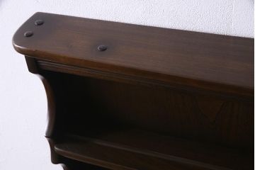 ヴィンテージ家具　イギリスビンテージ　ERCOL(アーコール)　Old Colonial(オールドコロニアル)　ニレ材　気品と風格が漂うカップボード(食器棚、飾り棚、オープンラック、収納棚)(R-037854)