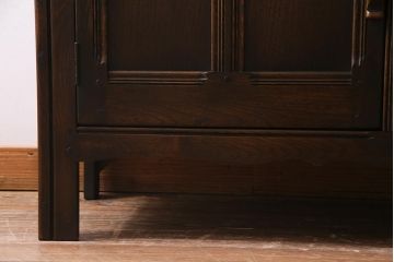 ヴィンテージ家具　イギリスビンテージ　ERCOL(アーコール)　Old Colonial(オールドコロニアル)　ニレ材　気品と風格が漂うカップボード(食器棚、飾り棚、オープンラック、収納棚)(R-037854)