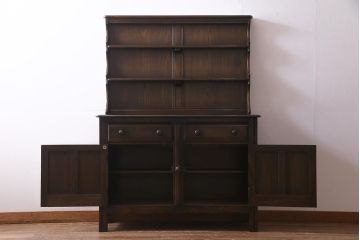 ヴィンテージ家具　イギリスビンテージ　ERCOL(アーコール)　Old Colonial(オールドコロニアル)　ニレ材　気品と風格が漂うカップボード(食器棚、飾り棚)(R-037854)