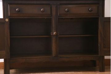 ヴィンテージ家具　イギリスビンテージ　ERCOL(アーコール)　Old Colonial(オールドコロニアル)　ニレ材　気品と風格が漂うカップボード(食器棚、飾り棚)(R-037854)