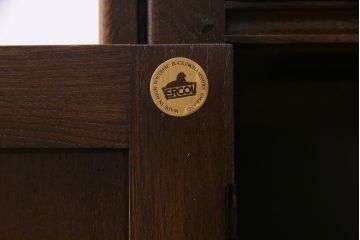ヴィンテージ家具　イギリスビンテージ　ERCOL(アーコール)　Old Colonial(オールドコロニアル)　ニレ材　気品と風格が漂うカップボード(食器棚、飾り棚)(R-037854)