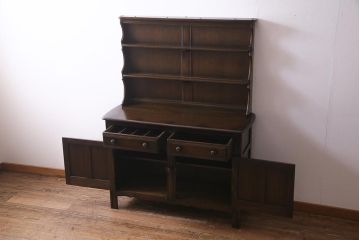 ヴィンテージ家具　イギリスビンテージ　ERCOL(アーコール)　Old Colonial(オールドコロニアル)　ニレ材　気品と風格が漂うカップボード(食器棚、飾り棚)(R-037854)
