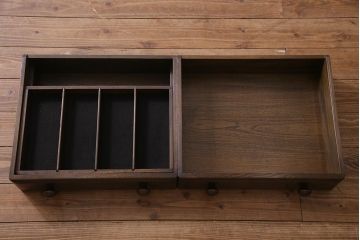 ヴィンテージ家具　イギリスビンテージ　ERCOL(アーコール)　Old Colonial(オールドコロニアル)　ニレ材　気品と風格が漂うカップボード(食器棚、飾り棚)(R-037854)