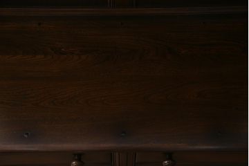 ヴィンテージ家具　イギリスビンテージ　ERCOL(アーコール)　Old Colonial(オールドコロニアル)　ニレ材　気品と風格が漂うカップボード(食器棚、飾り棚)(R-037854)