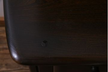 ヴィンテージ家具　イギリスビンテージ　ERCOL(アーコール)　Old Colonial(オールドコロニアル)　ニレ材　気品と風格が漂うカップボード(食器棚、飾り棚)(R-037854)