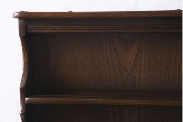 ヴィンテージ家具　イギリスビンテージ　ERCOL(アーコール)　Old Colonial(オールドコロニアル)　ニレ材　気品と風格が漂うカップボード(食器棚、飾り棚)(R-037854)