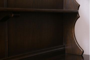 ヴィンテージ家具　イギリスビンテージ　ERCOL(アーコール)　Old Colonial(オールドコロニアル)　ニレ材　気品と風格が漂うカップボード(食器棚、飾り棚)(R-037854)