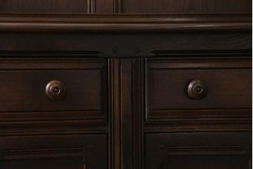 ヴィンテージ家具　イギリスビンテージ　ERCOL(アーコール)　Old Colonial(オールドコロニアル)　ニレ材　気品と風格が漂うカップボード(食器棚、飾り棚)(R-037854)