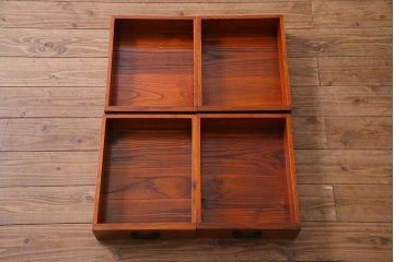 新古品　民芸家具　ニレ無垢材　5尺　重厚感と上品さを醸し出す水屋箪笥(収納棚、キャビネット)(R-037855)