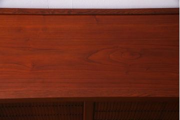 新古品　民芸家具　ニレ無垢材　5尺　重厚感と上品さを醸し出す水屋箪笥(収納棚、キャビネット)(R-037855)