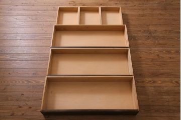 中古　伝統工芸　軽井沢彫り　衣装盆付き　松の図柄が凛々しいチェスト(和タンス、衣装箪笥)(R-037856)