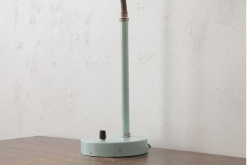 ビンテージ照明　レトロ　淡いブルーが爽やかな印象与えるデスクスタンド(卓上照明、ライト)(R-037857)