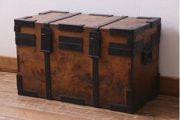 和製アンティーク　センターテーブルにも!重厚さ漂う木製トランク(長持、木箱、収納箱)(R-037858)
