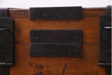 和製アンティーク　センターテーブルにも!重厚さ漂う木製トランク(長持、木箱、収納箱)(R-037858)