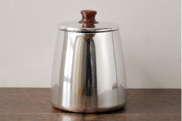 ヴィンテージ雑貨　イギリス製　SONA社　木製の取っ手が可愛らしいアルミポット(ティーポット、コーヒーポット、ビンテージ)(R-037861)