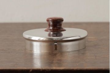 ヴィンテージ雑貨　イギリス製　SONA社　木製の取っ手が可愛らしいアルミポット(ティーポット、コーヒーポット、ビンテージ)(R-037861)