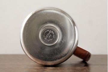 ヴィンテージ雑貨　イギリス製　SONA社　木製の取っ手が可愛らしいアルミポット(ティーポット、コーヒーポット、ビンテージ)(R-037861)