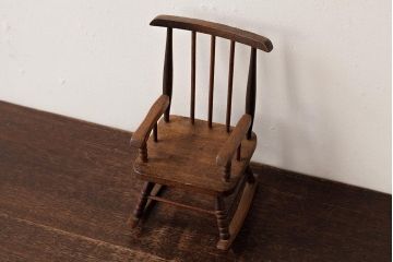 アンティーク雑貨　イギリス　人形用　ブナ材　ドールチェア　ロッキングチェア(ディスプレイ雑貨)(R-037864)