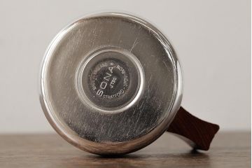 ヴィンテージ雑貨　イギリス製　SONA社　木製の取っ手が可愛らしいアルミティーセット(シュガーポット、ミルクポット、ビンテージ)(R-037868)