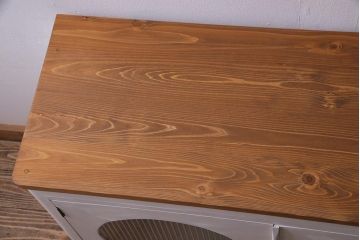 アンティーク家具　リメイク　ダイヤガラス・モールガラス　丸窓　アンティークペイントがおしゃれな鉄脚付きテレビ台(収納棚、キャビネット、リビングボード)(R-037869)