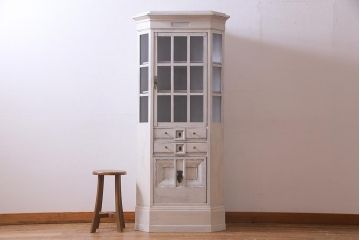 ペイント家具　イギリスアンティーク　上手物!　オーク材　凝ったつくりのコーナーキャビネット(飾り棚、収納棚、戸棚)(R-037870)