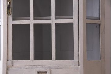 ペイント家具　イギリスアンティーク　上手物!　オーク材　凝ったつくりのコーナーキャビネット(飾り棚、収納棚、戸棚)(R-037870)