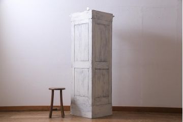 ペイント家具　イギリスアンティーク　上手物!　オーク材　凝ったつくりのコーナーキャビネット(飾り棚、収納棚、戸棚)(R-037870)