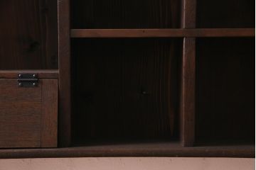 ラフジュ工房オリジナル　古材リメイク　パタパタ扉付き　味わい深い古材の質感が魅力のウォールシェルフ(壁掛け収納棚、ウォールラック、マス目棚)(R-037872)