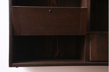 ラフジュ工房オリジナル　古材リメイク　パタパタ扉付き　味わい深い古材の質感が魅力のウォールシェルフ(壁掛け収納棚、ウォールラック、マス目棚)(R-037872)