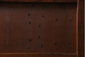 アンティーク建具　明治大正期　新潟産　総ケヤキ材一枚板・漆塗り　和の風格漂う蔵戸(建具、引き戸、玄関戸)(R-037892)