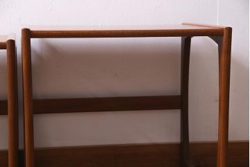 ヴィンテージ家具　北欧ビンテージ　G-PLAN(ジープラン)　チーク材　温かみのある木味のネストテーブル(サイドテーブル)(R-037893)