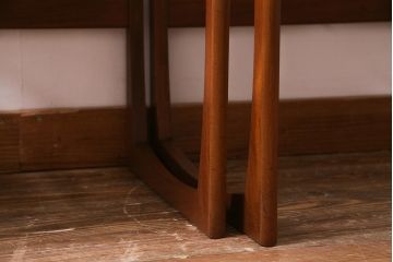 ヴィンテージ家具　北欧ビンテージ　G-PLAN(ジープラン)　チーク材　温かみのある木味のネストテーブル(サイドテーブル)(R-037893)