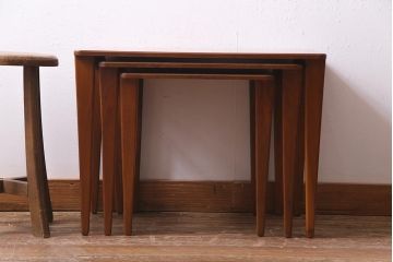 ヴィンテージ家具　北欧ビンテージ　GORDON RUSSELL(ゴードンラッセル)　チーク材　シンプルかつおしゃれなネストテーブル(サイドテーブル)(R-037895)
