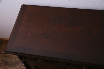 中古　松本民芸家具　特注品!　クラシカルな気品あふれるサイドボード(収納棚)(定価約85万円)(R-037900)