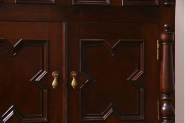 中古　松本民芸家具　特注品!　クラシカルな気品あふれるサイドボード(収納棚)(定価約85万円)(R-037900)