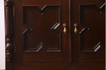 中古　松本民芸家具　特注品!　クラシカルな気品あふれるサイドボード(収納棚)(定価約85万円)(R-037900)