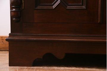 中古　松本民芸家具　特注品!　クラシカルな気品あふれるサイドボード(収納棚)(定価約85万円)(R-037900)