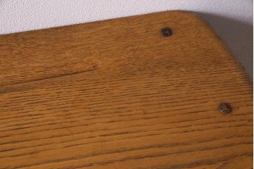 ヴィンテージ家具　イギリスビンテージ　ERCOL(アーコール)　old colonial(オールドコロニアル)　彫りの装飾が目を引くクラシカルなサイドボード(収納棚、キャビネット)(R-037901)