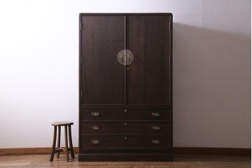 中古　伝統工芸品　田澤謙介作　隠し付き　梅の意匠金具がアクセントになった加茂総桐箪笥(総桐たんす、洋服タンス、衣装タンス)(定価約120万円)(R-037904)