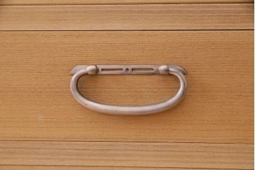 中古　伝統工芸品　田澤謙介作　隠し付き　梅の意匠金具がアクセントになった加茂総桐箪笥(総桐たんす、洋服タンス、衣装タンス)(定価約120万円)(R-037904)