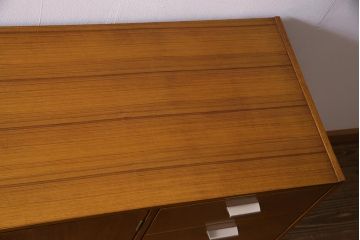 ヴィンテージ家具　イギリスビンテージ　WRIGHTON FURNITURE　北欧スタイルのサイドボード(リビングボード、収納)(R-037905)