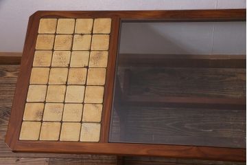 ヴィンテージ家具　G-PLAN　北欧ビンテージ　タイル・ガラス入りセンターテーブル(ローテーブル)(R-037906)