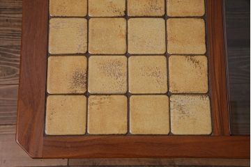 ヴィンテージ家具　G-PLAN　北欧ビンテージ　タイル・ガラス入りセンターテーブル(ローテーブル)(R-037906)